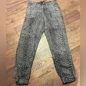 Woman's Leopard Print Ankle Pant/Jogger
